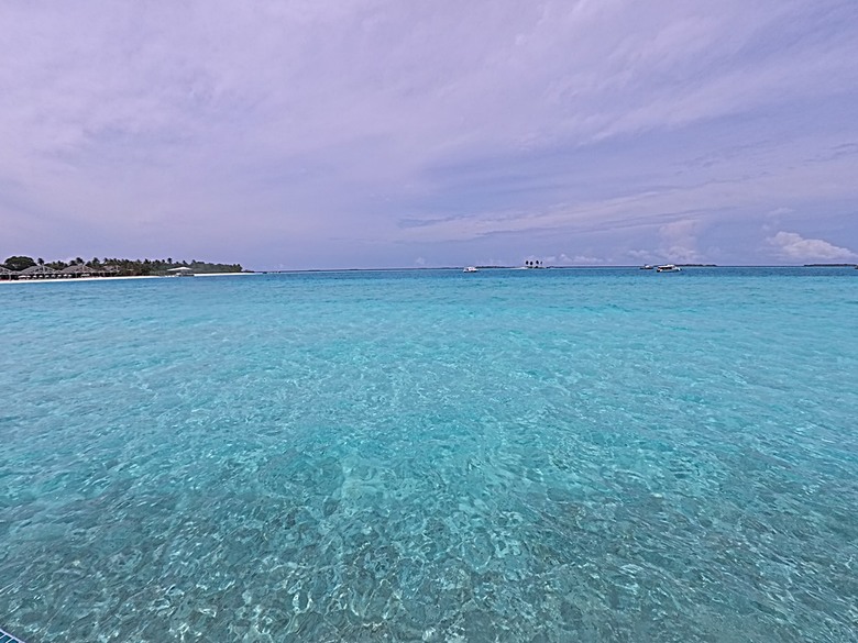 入住The Standard Maldives、碼頭邊珊瑚礁浮潛、出海賞海豚、環礁潟湖體驗 — 赤道三國文化休閒行旅 之 馬爾地夫篇 第一回 潟湖泳池水上屋(Lagoon Overwater Pool Villa)