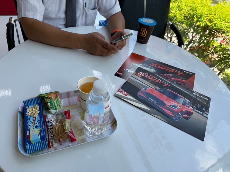 [試駕分享] 不想買小休旅、預算又只有 80 萬以內，就去看了 Swift