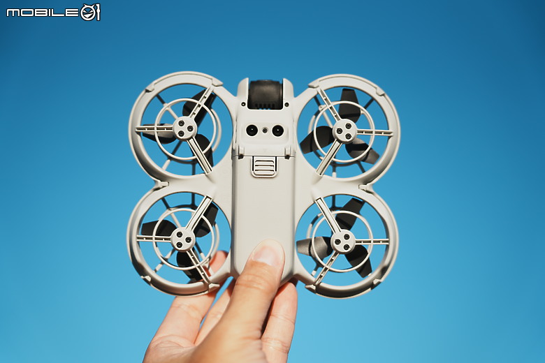 DJI NEO 羽量級無人機動手玩|掌上操控零門檻、 135g 輕巧好攜帶!