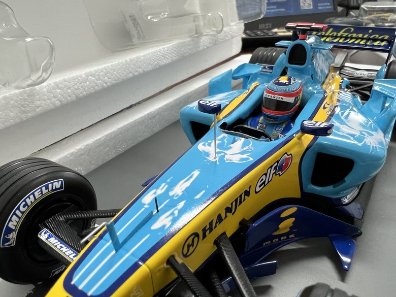 [開箱]F1 1/18 RENAULT R25 FERNANDO ALONSO BRITISH GP