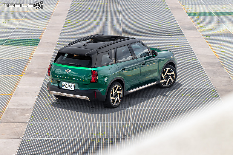 MINI Countryman SE All4 試駕|帶電個性更親民,不是粉絲也動心!