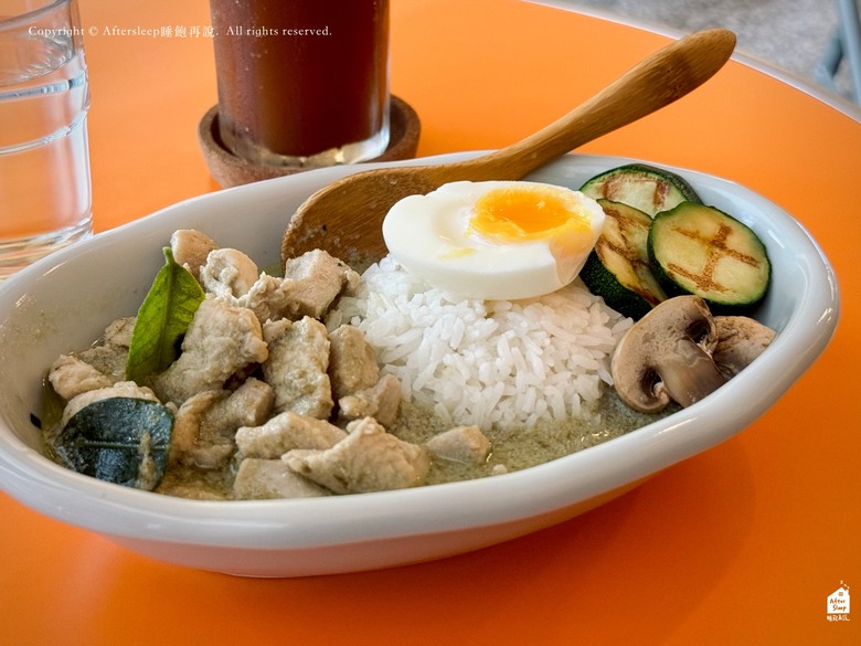 點我看大圖 高雄苓雅|我最喜歡的低調寶藏甜點店/冬天就是要吃紅絲絨蛋糕啊!_頂加咖啡點心