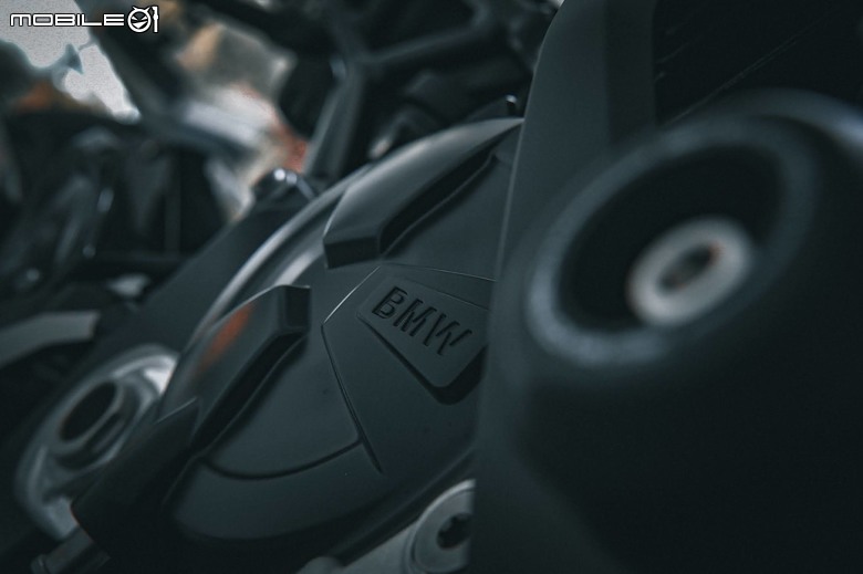 【最後一刻才開箱】菜雞的第一台重機 BMW S1000RR M版(23年式)