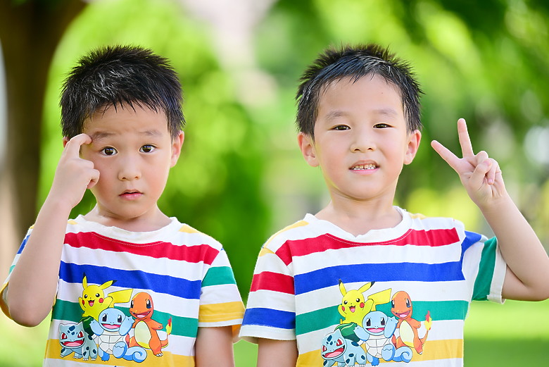 以朋友所送的兩隻西非側頸龜，開箱70-180mm F2.8，Z8帶子脫落，所以由Z6III拍。