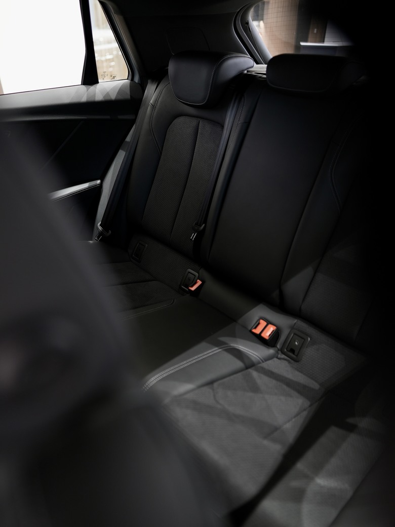 Audi SQ2｜珍珠銀箭灰 Arrow grey 1X｜實車照片分享