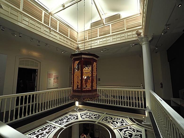 新加坡國家博物院(National Museum of Singapore)、土生華人博物館(Peranakan Museum)、善牧主教座堂(Cathedral of the Good Shepherd)、讚美廣場(CHIJMES Hall)，還有地鐵勞明達站附近的土司工坊 — 赤道三國文化休閒行旅 之 新加坡篇 第六回 博物館規劃區(Museum Planning Area)