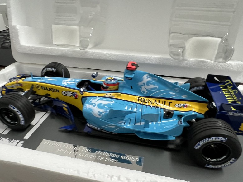 [開箱]F1 1/18 RENAULT R25 FERNANDO ALONSO BRITISH GP
