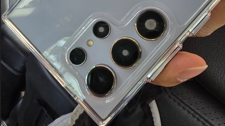 S24 Ultra機內水氣在車內溫差情況下導致鏡頭起霧