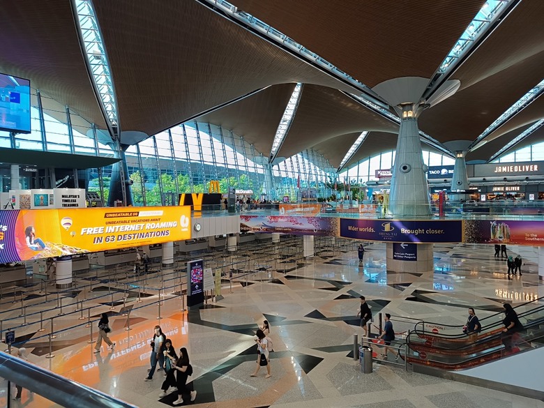 吉隆坡國際機場之轉機(KLIA2入境、KLIA1出境)及適合小睡休息地點全紀錄 — 赤道三國文化休閒行旅 之 馬來西亞篇 吉隆坡國際機場 (Kuala Lumpur International Airport)