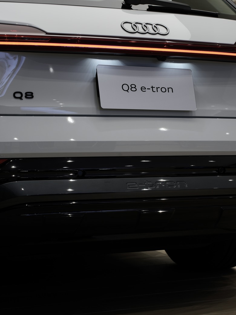 Audi Q8 e-tron 50 quattro advanced 進化版｜金屬冰川白 Glacier White 2Y｜實車照片分享