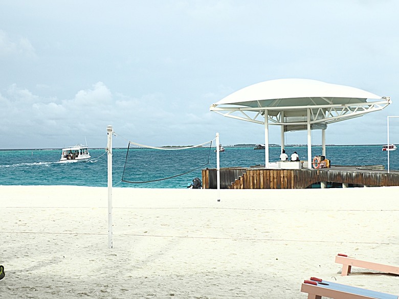 入住The Standard Maldives、碼頭邊珊瑚礁浮潛、出海賞海豚、環礁潟湖體驗 — 赤道三國文化休閒行旅 之 馬爾地夫篇 第一回 潟湖泳池水上屋(Lagoon Overwater Pool Villa)