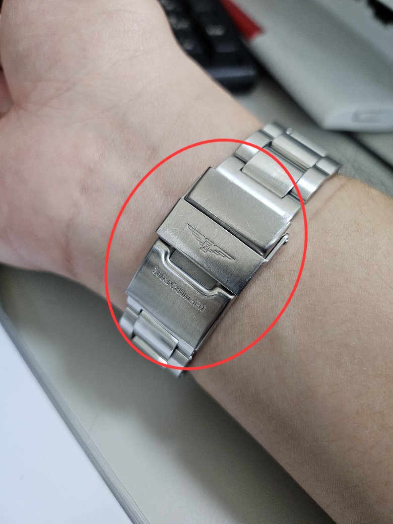 浪琴深海征服者系列更換膠錶帶
