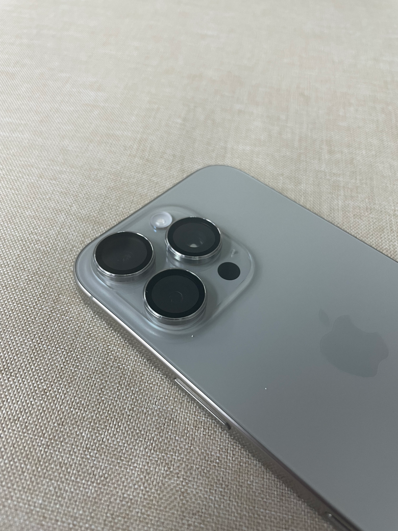 iPhone 16 Pro 鈦色熱騰騰開箱+新手機殼分享