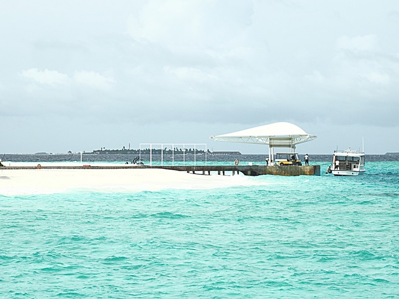 入住The Standard Maldives、碼頭邊珊瑚礁浮潛、出海賞海豚、環礁潟湖體驗 — 赤道三國文化休閒行旅 之 馬爾地夫篇 第一回 潟湖泳池水上屋(Lagoon Overwater Pool Villa)