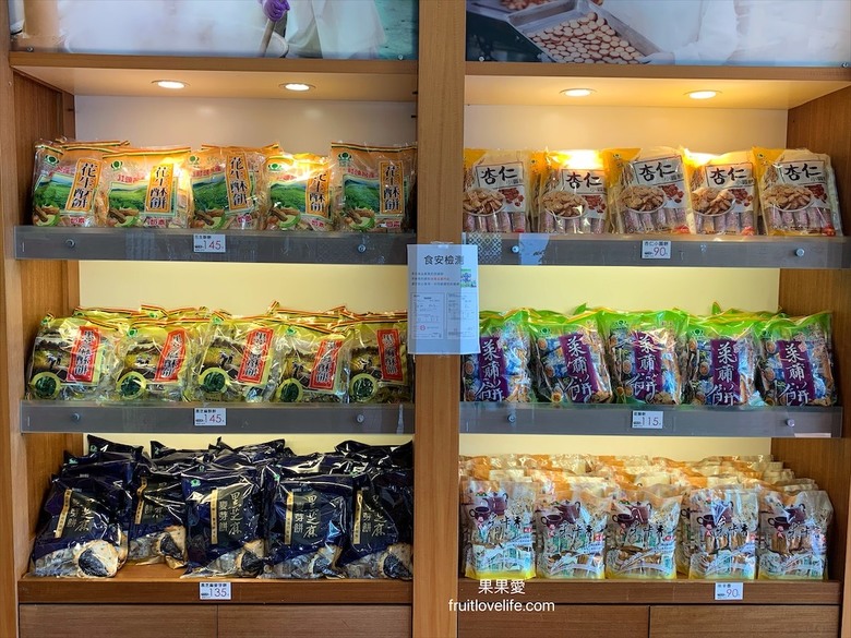 點我看大圖 好吃不黏牙的麥芽餅,烤過的餅乾香氣加上不甜膩的餡料,讓我們拆了一包還會想繼續吃下包
