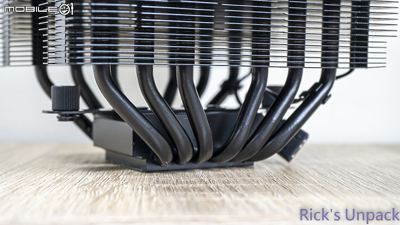 點我看大圖 【開箱】黑化塔散與RGB的結合 | Thermaltake ASTRIA 600 ARGB