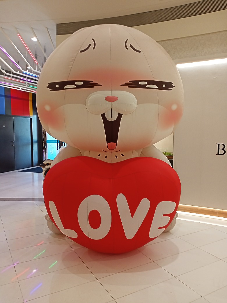 點我看大圖 夢時代好想兔見面會