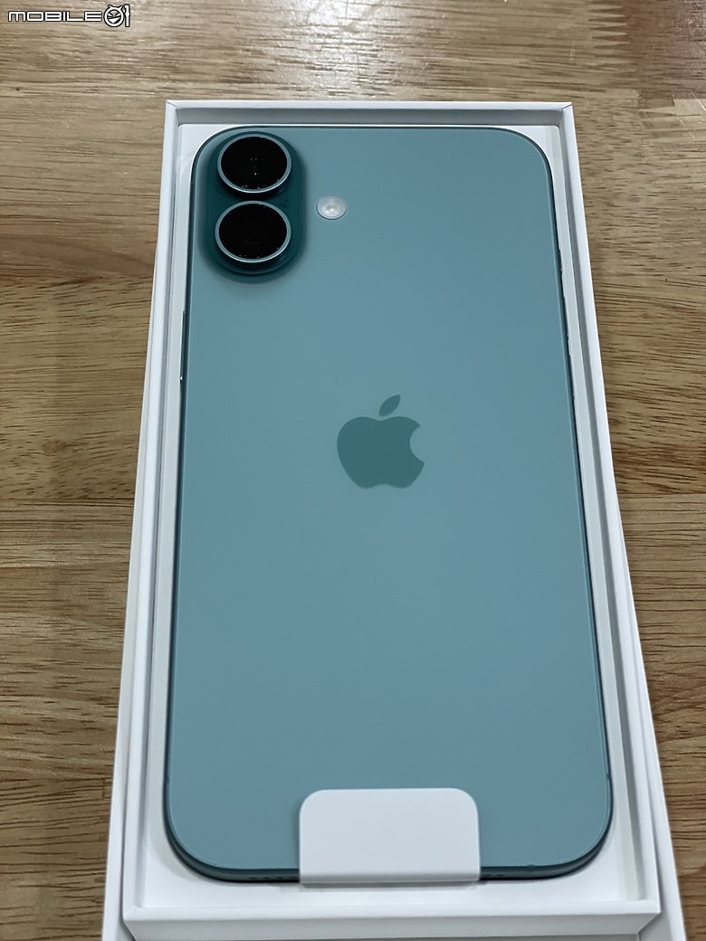 點我看大圖 驚喜踢門禮:iPhone 16 Plus 512GB 開箱體驗