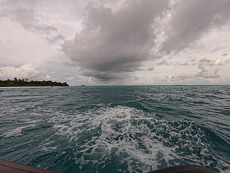 入住The Standard Maldives、碼頭邊珊瑚礁浮潛、出海賞海豚、環礁潟湖體驗 — 赤道三國文化休閒行旅 之 馬爾地夫篇 第一回 潟湖泳池水上屋(Lagoon Overwater Pool Villa)
