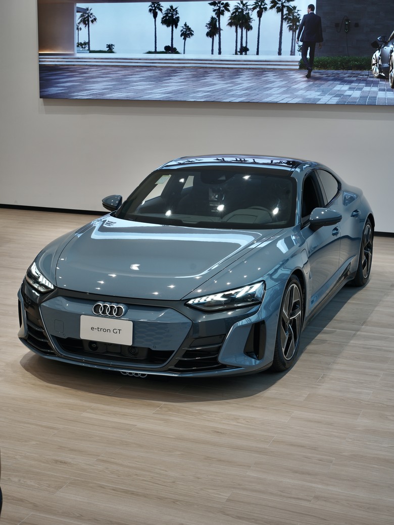 Audi e-tron GT quattro｜金屬蒼鷹灰 Kemora Gray 8R｜實車照片分享