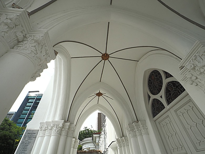 新加坡國家博物院(National Museum of Singapore)、土生華人博物館(Peranakan Museum)、善牧主教座堂(Cathedral of the Good Shepherd)、讚美廣場(CHIJMES Hall),還有地鐵勞明達站附近的土司工坊 — 赤道三國文化休閒行旅 之 新加坡篇 第六回 博物館規劃區(Museum Planning Area)