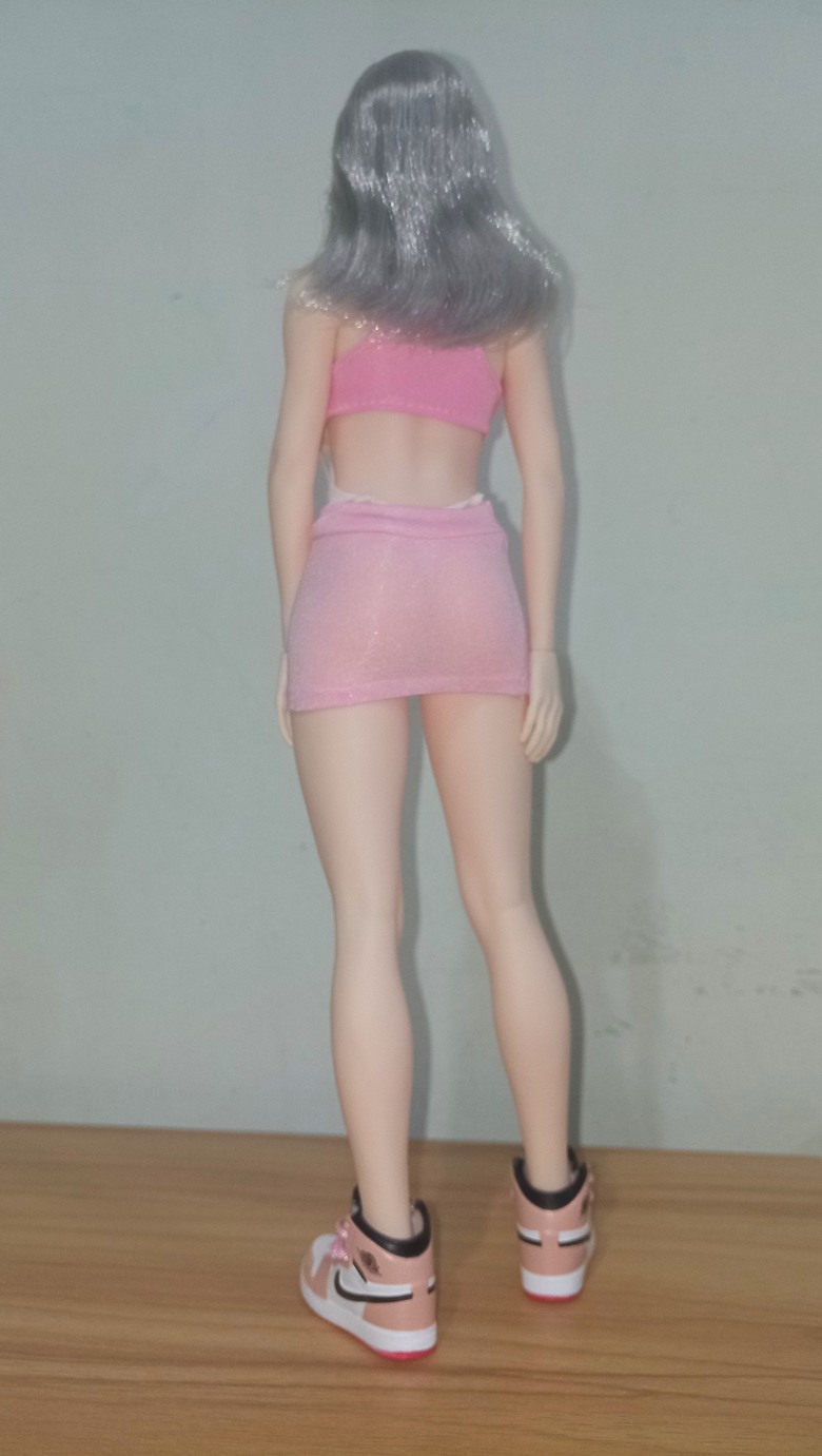 【開箱】Tbleague Phicen S52A 1/6 12吋 全包膠白肌素體可拆腳