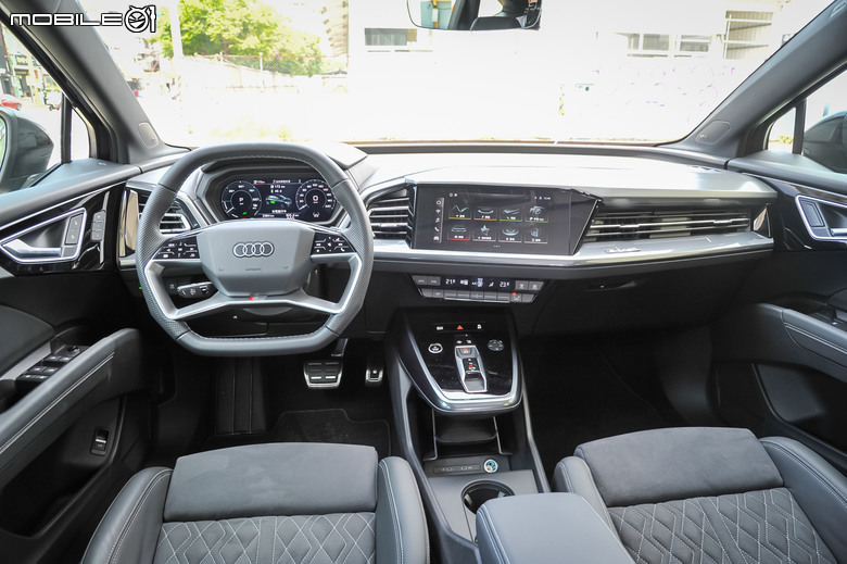 Audi Q4 Sportback e-tron 55 quattro S line 試駕|長距離電耗實測、質感與實用兼具的帥氣電動休旅車!