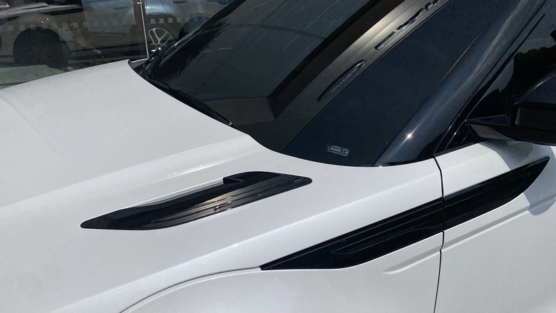 Evoque Dynamic SE｜黑色對比色車頂｜黑色外觀套件｜亮黑鋁圈