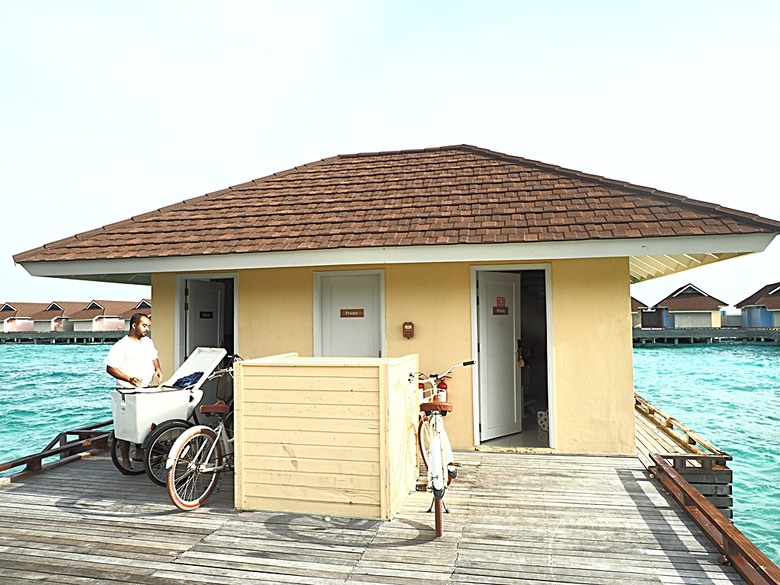 入住The Standard Maldives、碼頭邊珊瑚礁浮潛、出海賞海豚、環礁潟湖體驗 — 赤道三國文化休閒行旅 之 馬爾地夫篇 第一回 潟湖泳池水上屋(Lagoon Overwater Pool Villa)