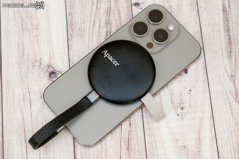 Apacer AS725 Magnetic Portable SSD 開箱實測 以迷你合手觸感隨身擴充 iPhone 容量