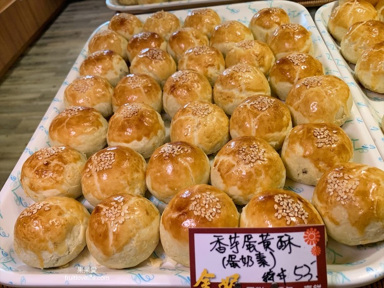點我看大圖 在地老品牌,生日蛋糕、蛋黃酥、小月餅、白雪酥、年節送禮,平價麵包通通都有