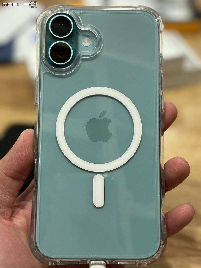 點我看大圖 驚喜踢門禮:iPhone 16 Plus 512GB 開箱體驗