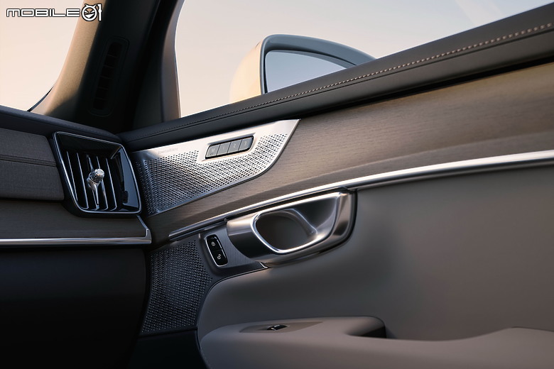 【海外新訊】Volvo 純電旗艦休旅 EX90 及大幅改款 XC90 聯袂亮相!
