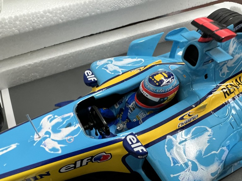 [開箱]F1 1/18 RENAULT R25 FERNANDO ALONSO BRITISH GP