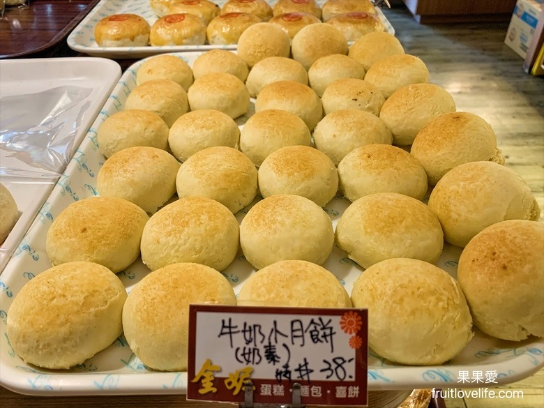 點我看大圖 在地老品牌,生日蛋糕、蛋黃酥、小月餅、白雪酥、年節送禮,平價麵包通通都有