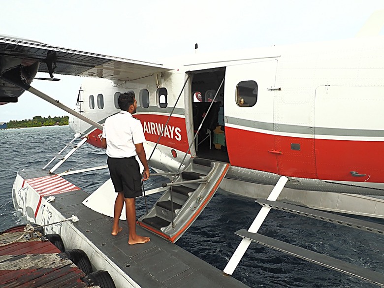 入住The Standard Maldives、碼頭邊珊瑚礁浮潛、出海賞海豚、環礁潟湖體驗 — 赤道三國文化休閒行旅 之 馬爾地夫篇 第一回 潟湖泳池水上屋(Lagoon Overwater Pool Villa)