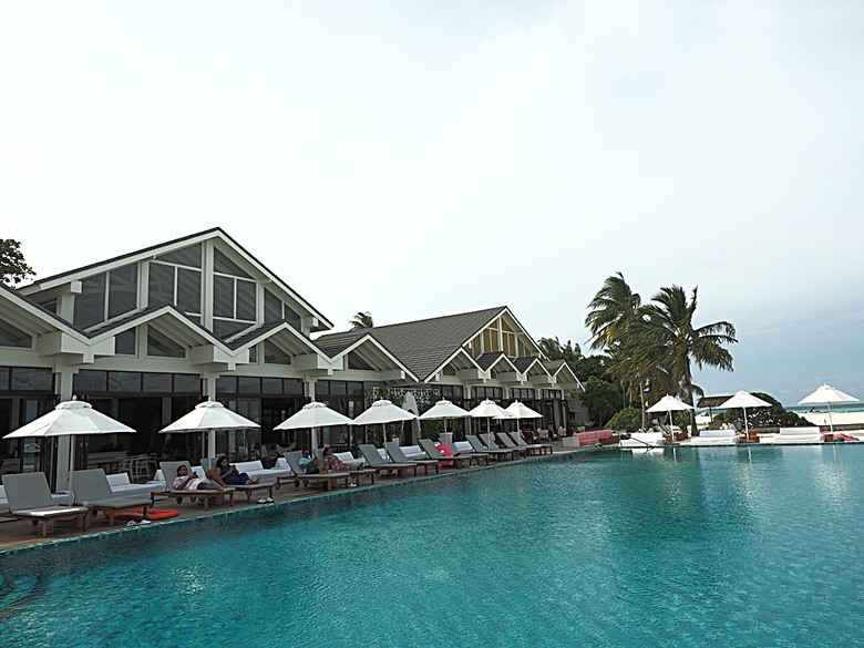 入住The Standard Maldives、碼頭邊珊瑚礁浮潛、出海賞海豚、環礁潟湖體驗 — 赤道三國文化休閒行旅 之 馬爾地夫篇 第一回 潟湖泳池水上屋(Lagoon Overwater Pool Villa)