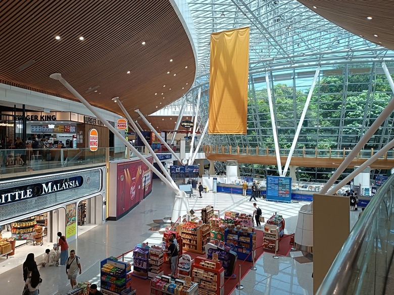 吉隆坡國際機場之轉機(KLIA2入境、KLIA1出境)及適合小睡休息地點全紀錄 — 赤道三國文化休閒行旅 之 馬來西亞篇 吉隆坡國際機場 (Kuala Lumpur International Airport)