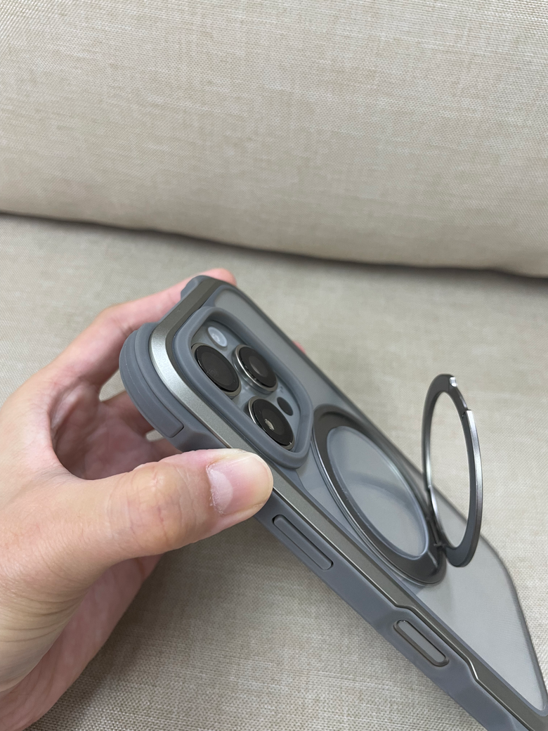 iPhone 16 Pro 鈦色熱騰騰開箱+新手機殼分享