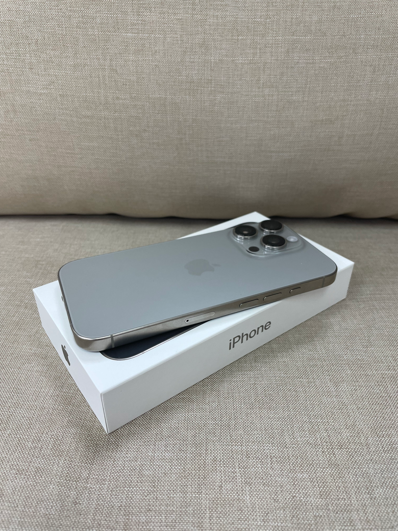 iPhone 16 Pro 鈦色熱騰騰開箱+新手機殼分享