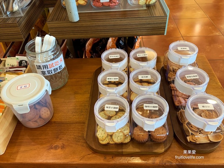 點我看大圖 好吃不黏牙的麥芽餅,烤過的餅乾香氣加上不甜膩的餡料,讓我們拆了一包還會想繼續吃下包