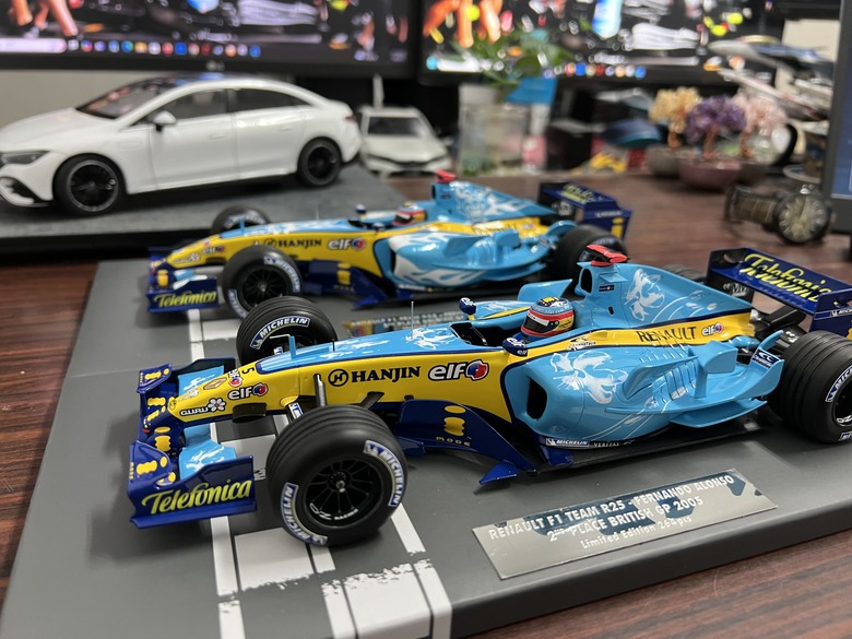 [開箱]F1 1/18 RENAULT R25 FERNANDO ALONSO BRITISH GP