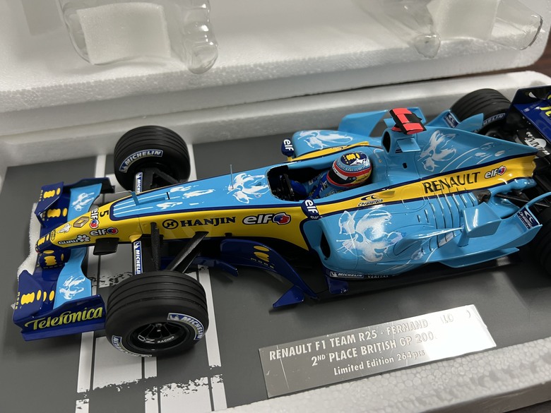 [開箱]F1 1/18 RENAULT R25 FERNANDO ALONSO BRITISH GP