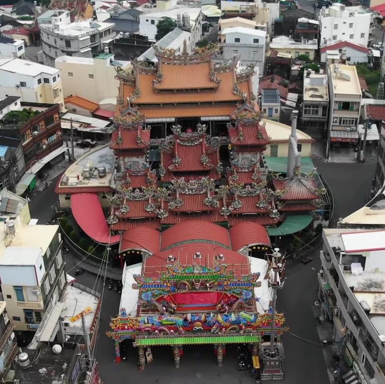 屏東東港東隆宮介紹 – 以「東港迎王平安祭典」及「黃金牌樓」聞名於世