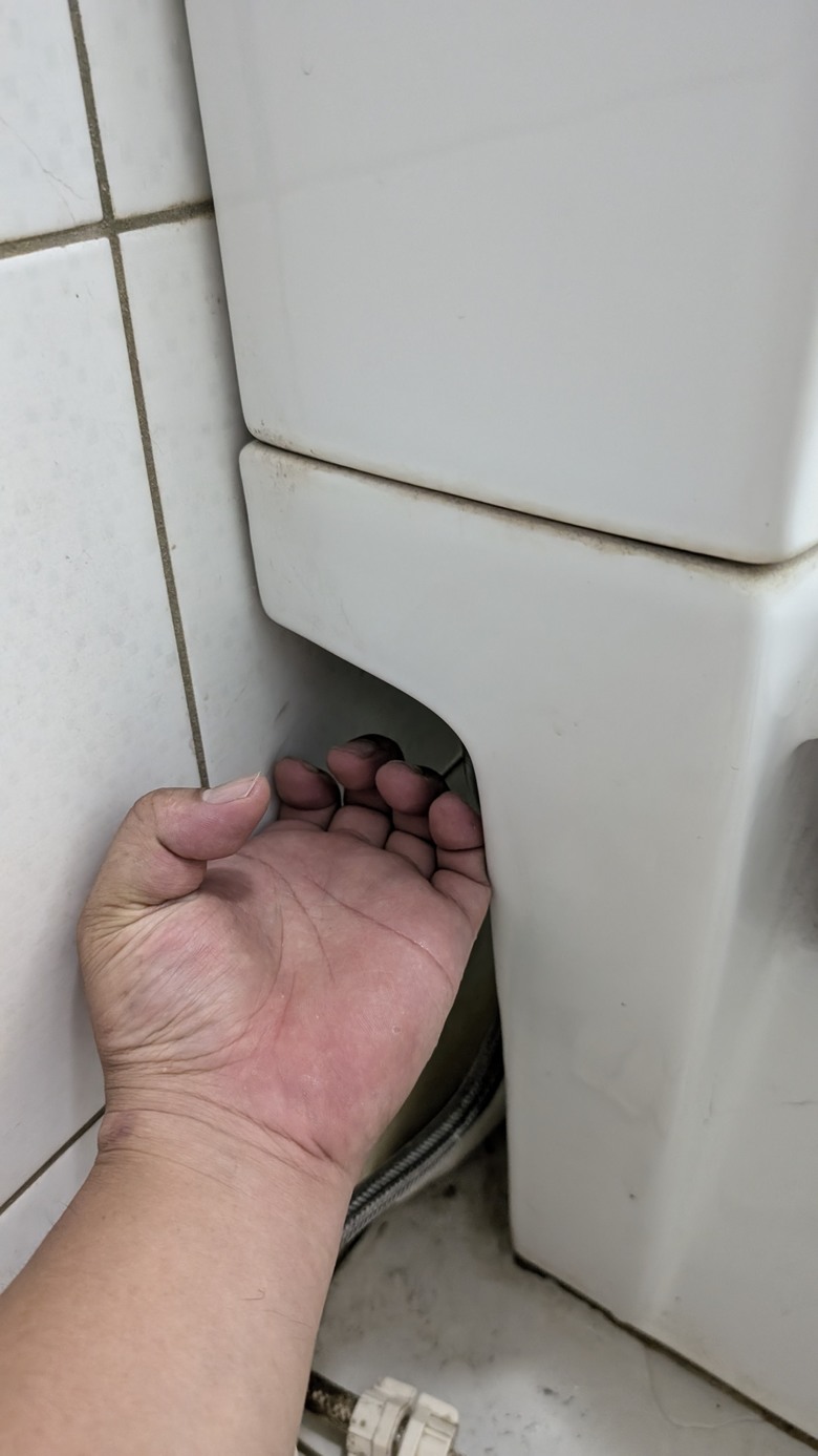 凱撒馬桶水箱拆除