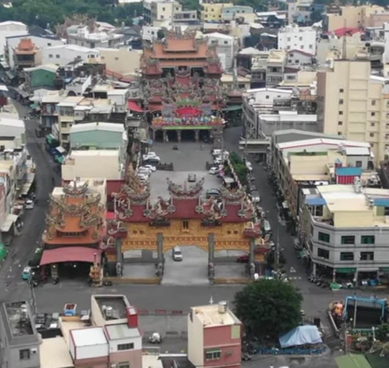 屏東東港東隆宮介紹 – 以「東港迎王平安祭典」及「黃金牌樓」聞名於世