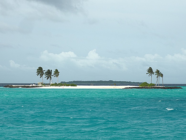 入住The Standard Maldives、碼頭邊珊瑚礁浮潛、出海賞海豚、環礁潟湖體驗 — 赤道三國文化休閒行旅 之 馬爾地夫篇 第一回 潟湖泳池水上屋(Lagoon Overwater Pool Villa)