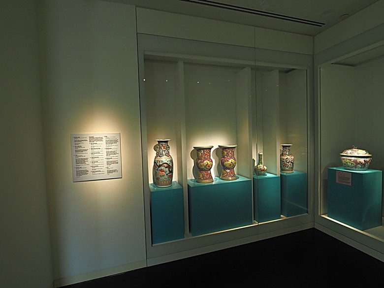 新加坡國家博物院(National Museum of Singapore)、土生華人博物館(Peranakan Museum)、善牧主教座堂(Cathedral of the Good Shepherd)、讚美廣場(CHIJMES Hall)，還有地鐵勞明達站附近的土司工坊 — 赤道三國文化休閒行旅 之 新加坡篇 第六回 博物館規劃區(Museum Planning Area)