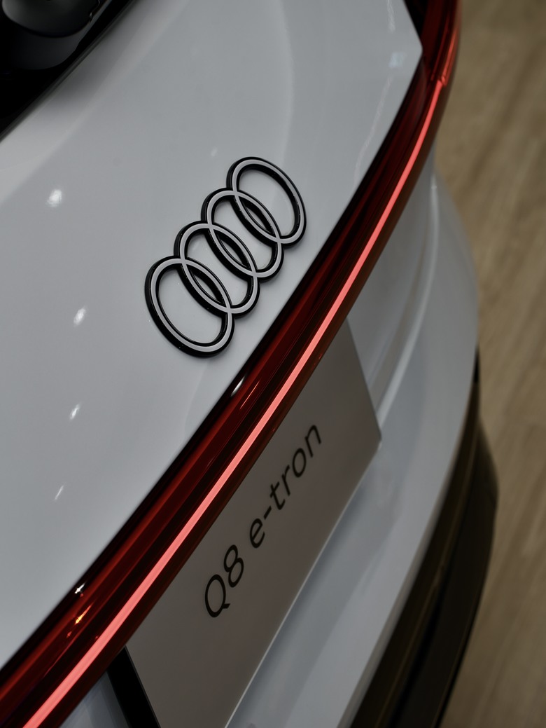 Audi Q8 e-tron 50 quattro advanced 進化版｜金屬冰川白 Glacier White 2Y｜實車照片分享