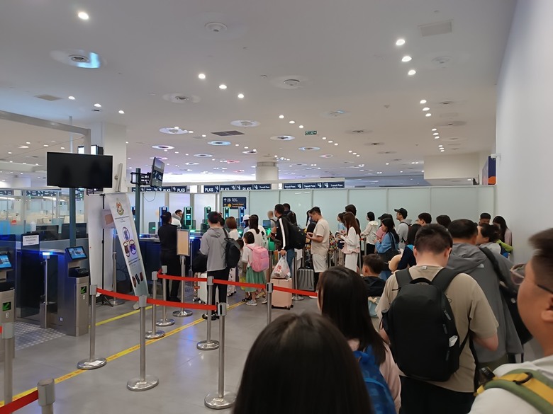 吉隆坡國際機場之轉機(KLIA2入境、KLIA1出境)及適合小睡休息地點全紀錄 — 赤道三國文化休閒行旅 之 馬來西亞篇 吉隆坡國際機場 (Kuala Lumpur International Airport)